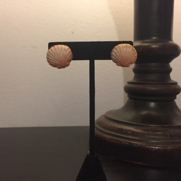 Sea shell earrings - Picture 3 of 8